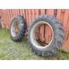 Traktorin renkaat 13.6x36 vannekehillä /