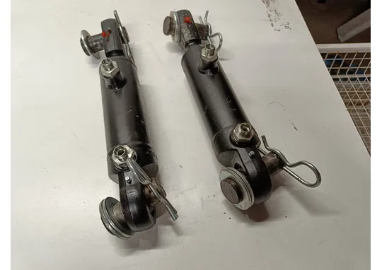 Hydrauliikkasylinterit 2kpl  pakkeriin / Rol-Ex lautasmuokkaimeen