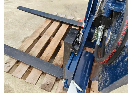 FK Machinery UPFR25-W-C kääntäjä / 2500kg - trukkipiikeillä - EURO