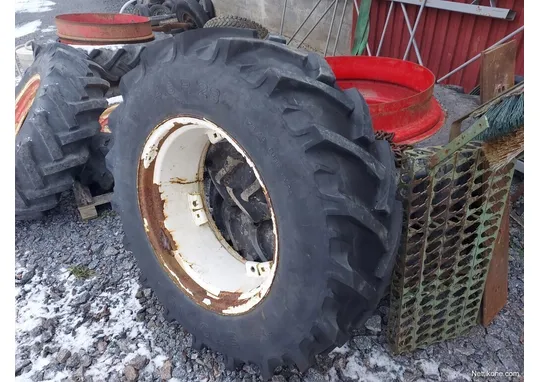 Valtra Rengas 14.9R28 / Vanteella
