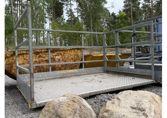 Tavaran nostokori / Trukkitaskuilla, sinkitty