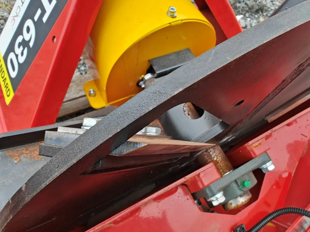 Remet RT-630 haketin / Mekaanisesti syötettävä laikkahakkuri