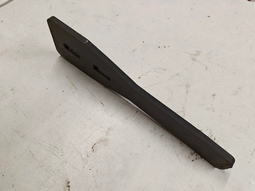 Pakkerin kaavinrauta / Akpil Bison XL lautasmuokkariin