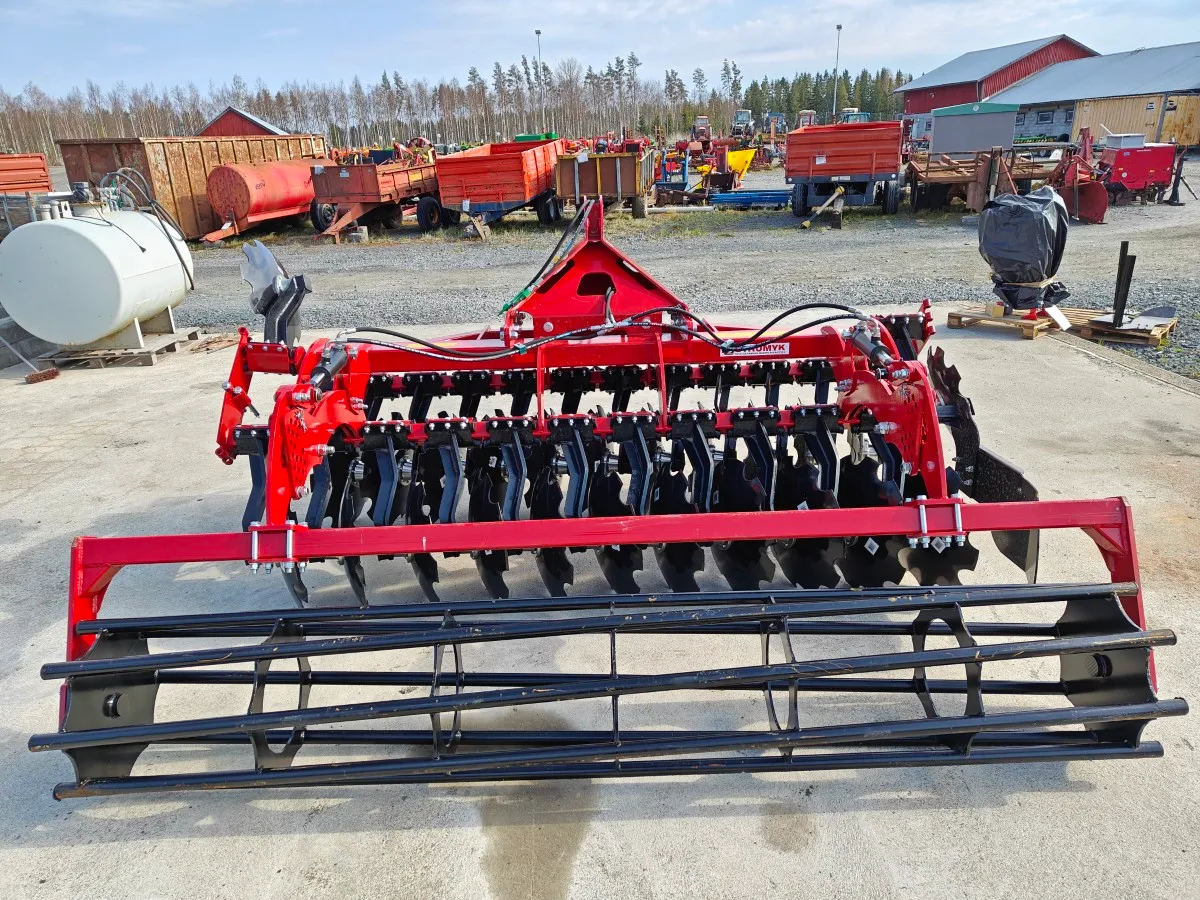 Strumyk Tiger II - 300cm lautasmuokkain / Hydraulisella putkipakkerilla