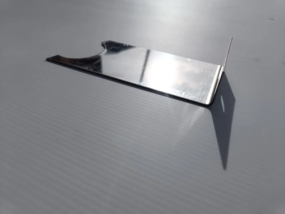 Pohjaluukun sulkulevy - vasen RST / Jar-Met JP pintalevittimiin