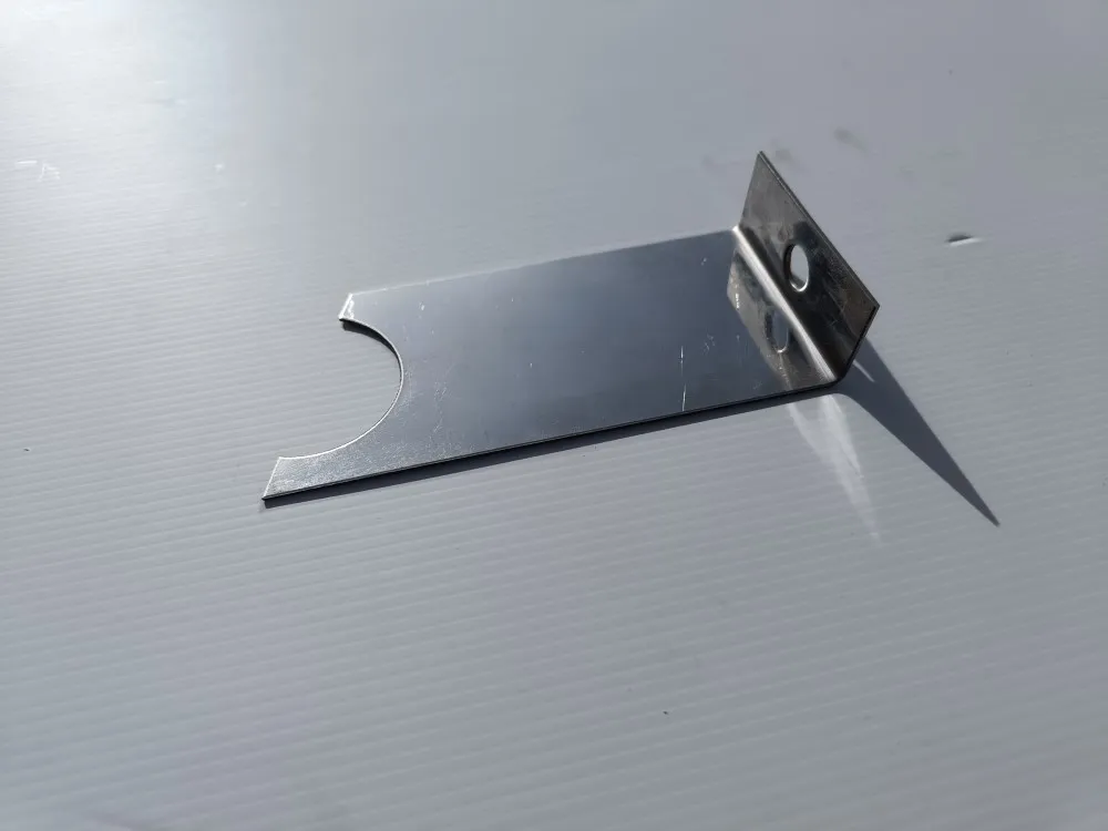 Pohjaluukun sulkulevy - vasen RST / Jar-Met JP pintalevittimiin