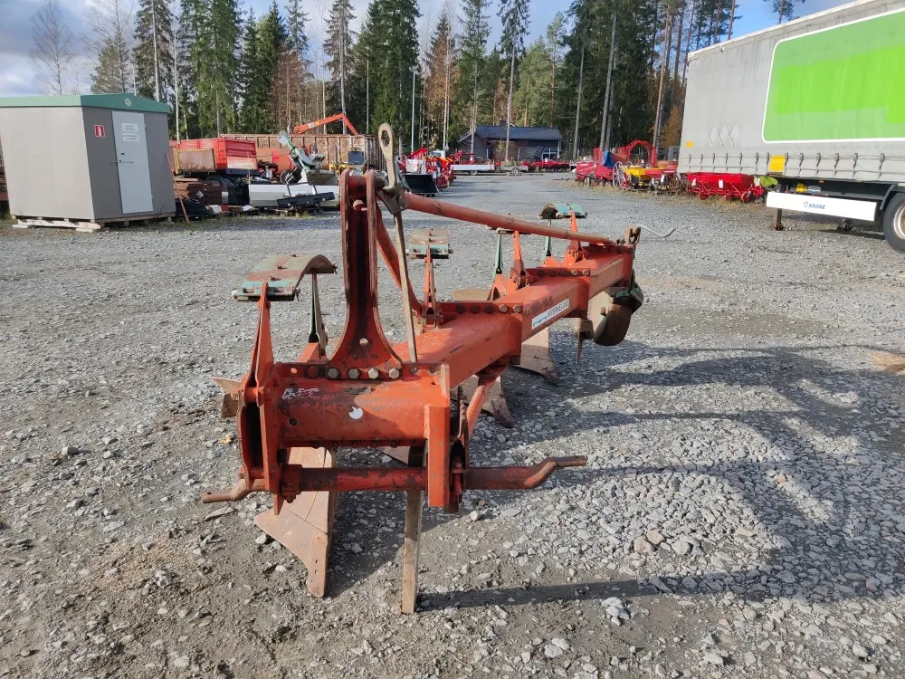 Kverneland A8  4-siipinen sarka-aura / 16 tuumainen, mm. tukipyörä