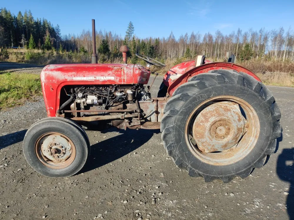Massey Ferguson 35 traktori / Katso video!