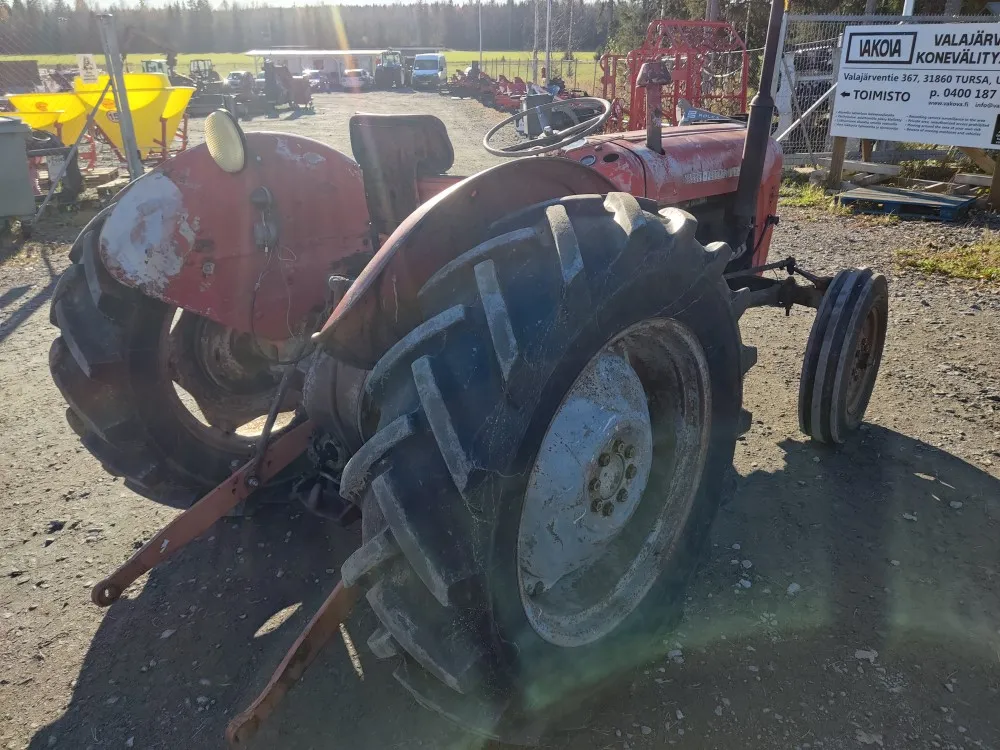 Massey Ferguson 35 traktori / Katso video!