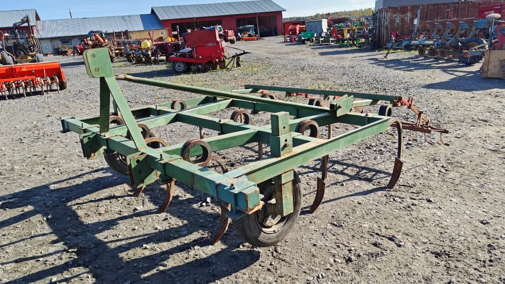 Kultivaattori, 10-piikkinen / Työleveys 240cm