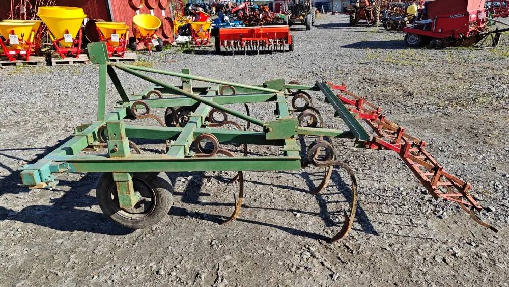 Kultivaattori, 10-piikkinen / Työleveys 240cm