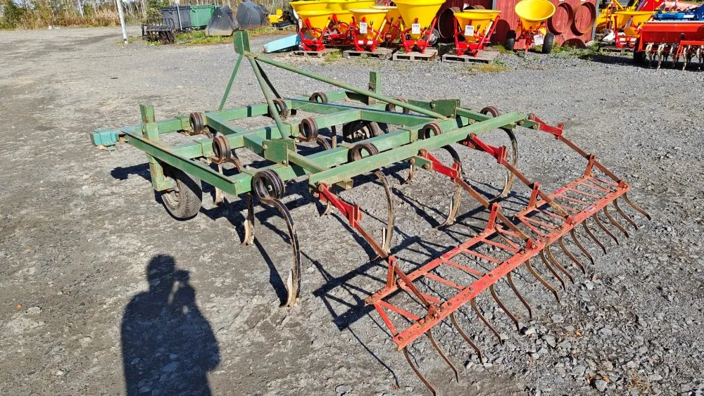 Kultivaattori, 10-piikkinen / Työleveys 240cm