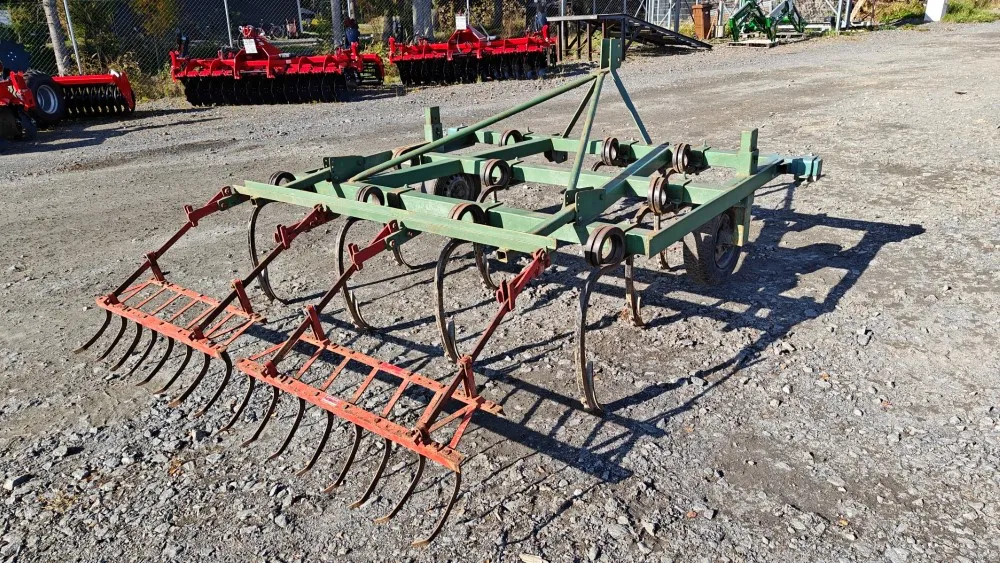 Kultivaattori, 10-piikkinen / Työleveys 240cm