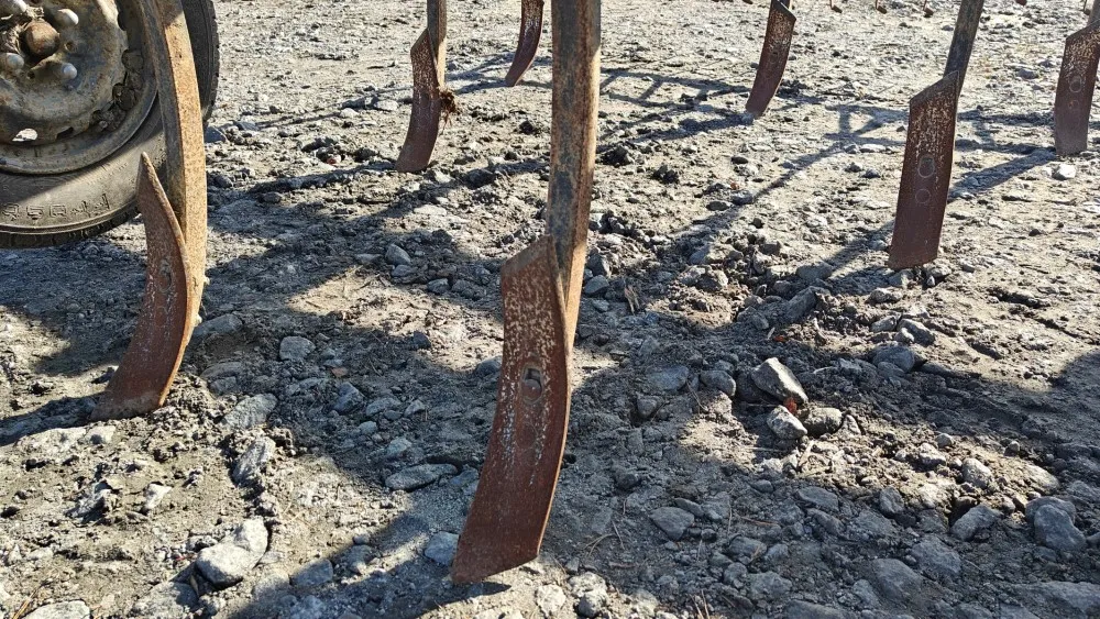 Kultivaattori, 10-piikkinen / Työleveys 240cm