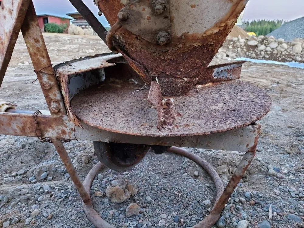 Junkkari Pintalevitin - Viska / Keskipakolevitin