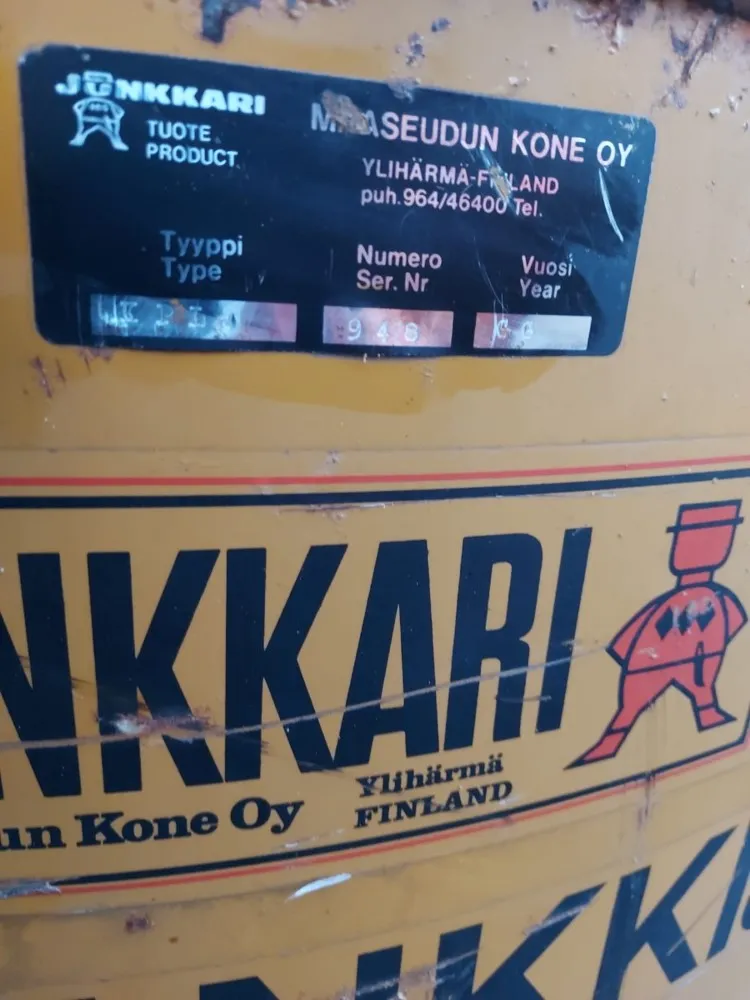 Junkkari Pintalevitin - Viska / Keskipakolevitin