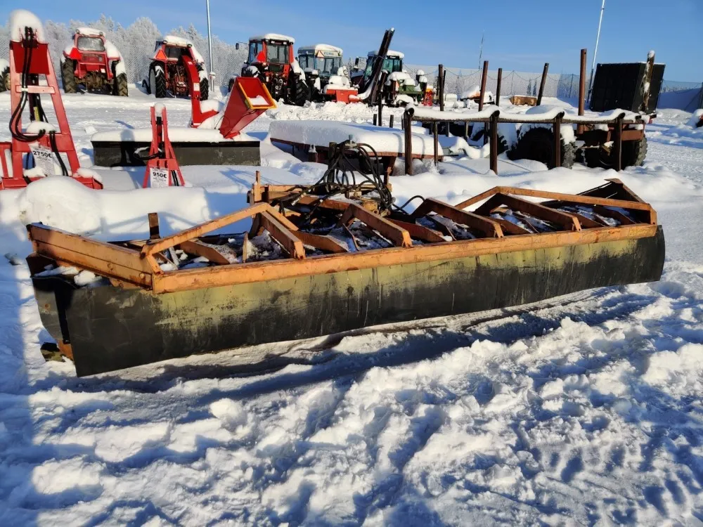 Mahlers 400cm alueaura, Volvo-kiinnike / Urakkakone, herkistelyä vaativa lumiaura