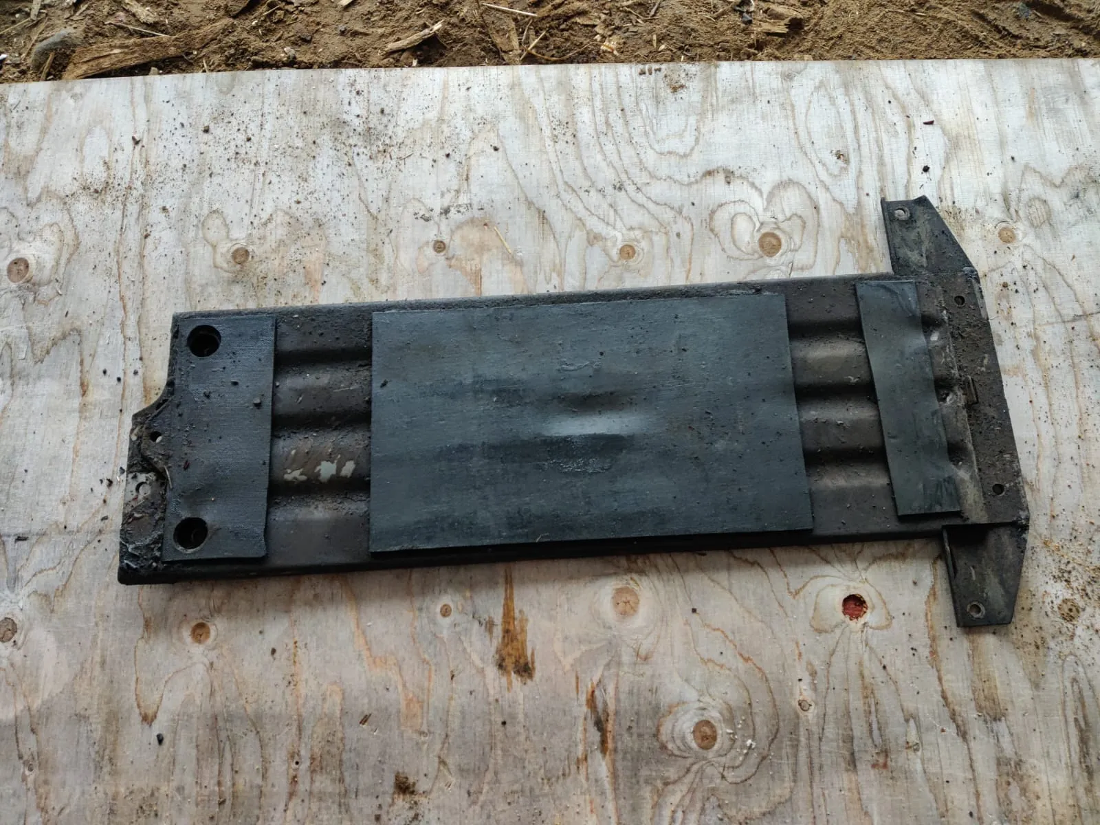 Moottorin päälipelti / Massey Ferguson 165
