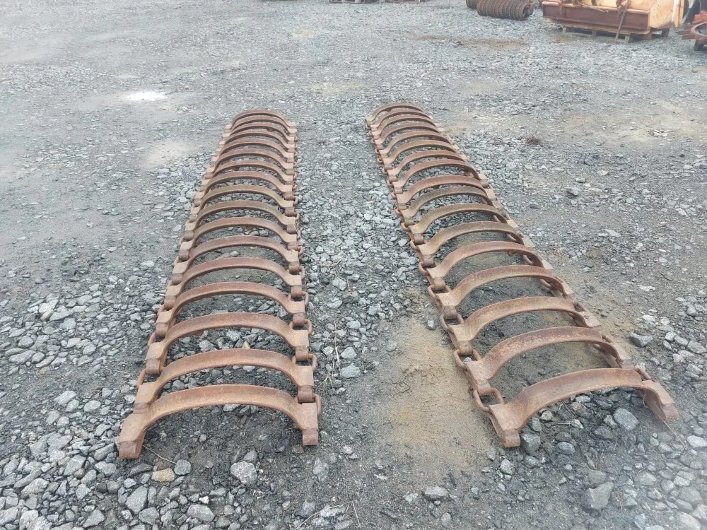 Telasarja traktoriin tai kaivuriin / P: 355cm L: 61cm, myydään asiakkaan lukuun!