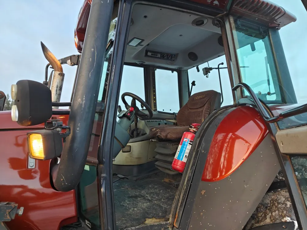 Valtra T190 HiTech traktori / Etukuormaajalla, katso video!