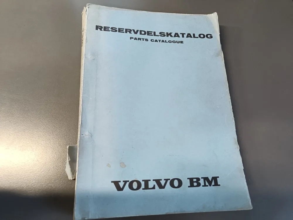 Volvo BM T320 varaosakirja /
