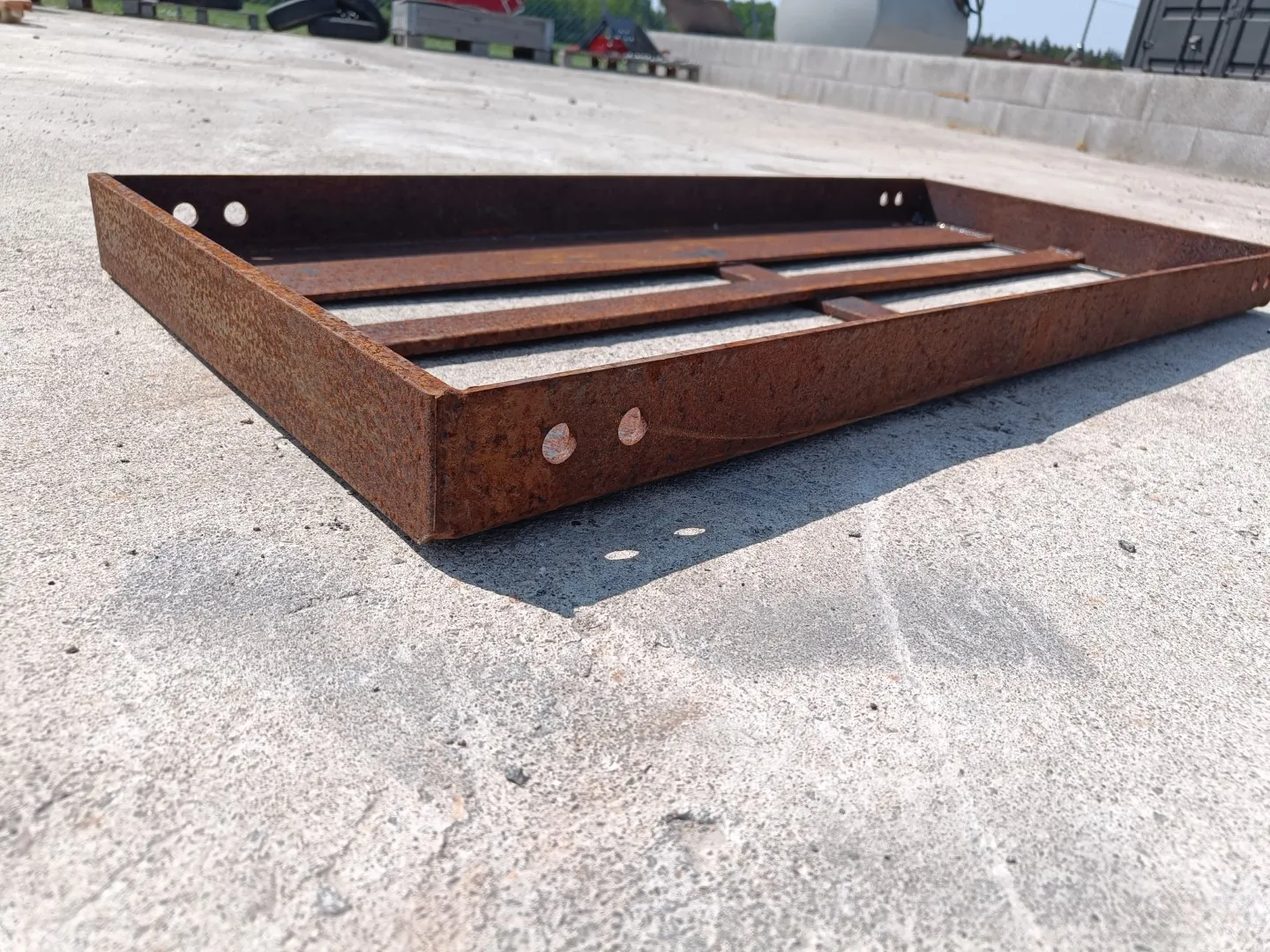 Metallikehikoita 112cm x 50cm - 18kpl / Myydään asiakkaan lukuun