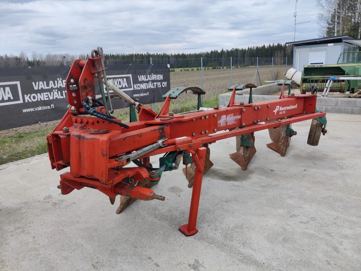Kverneland AD85 4-siipinen sarka-aura / Hydraulinen viilunsäätö, katso video!