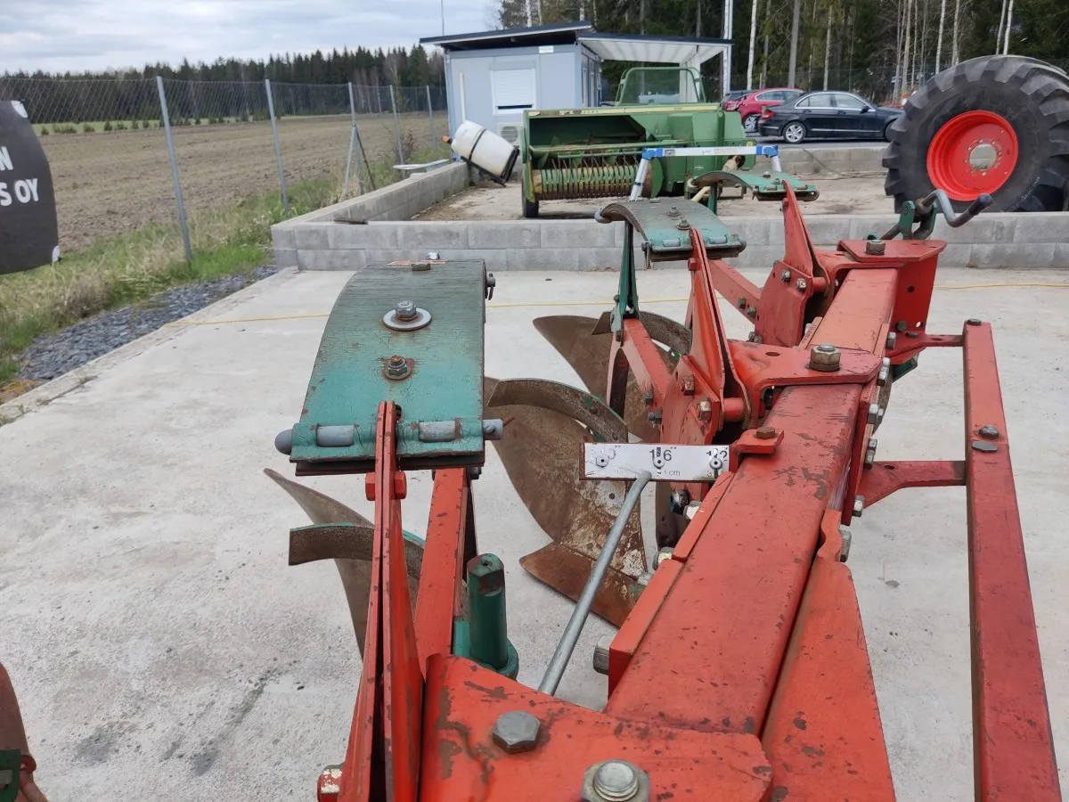 Kverneland AD85 4-siipinen sarka-aura / Hydraulinen viilunsäätö, katso video!