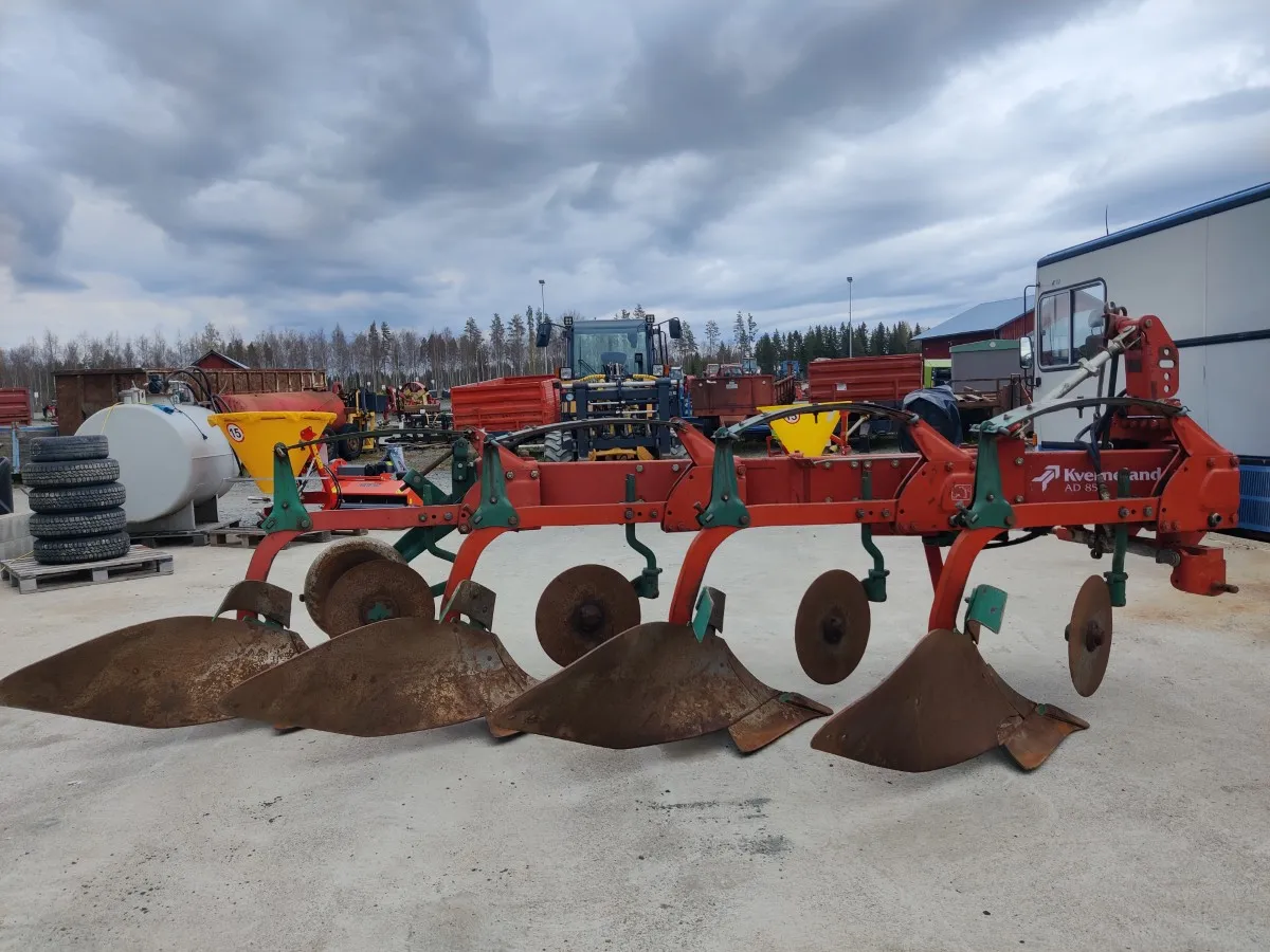 Kverneland AD85 4-siipinen sarka-aura / Hydraulinen viilunsäätö, katso video!
