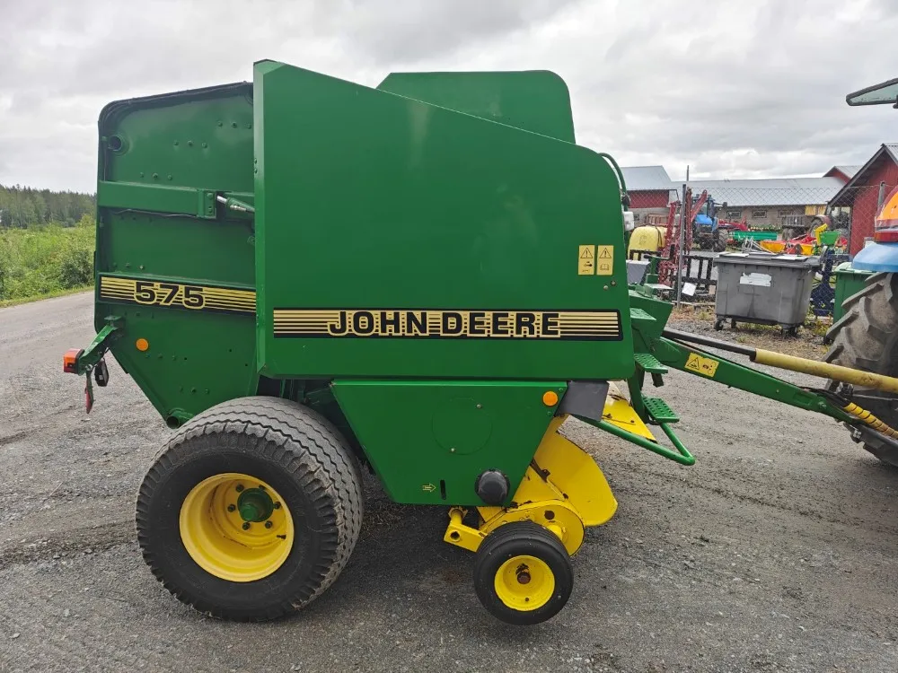 John Deere 575 pyöröpaalain / Katso video!