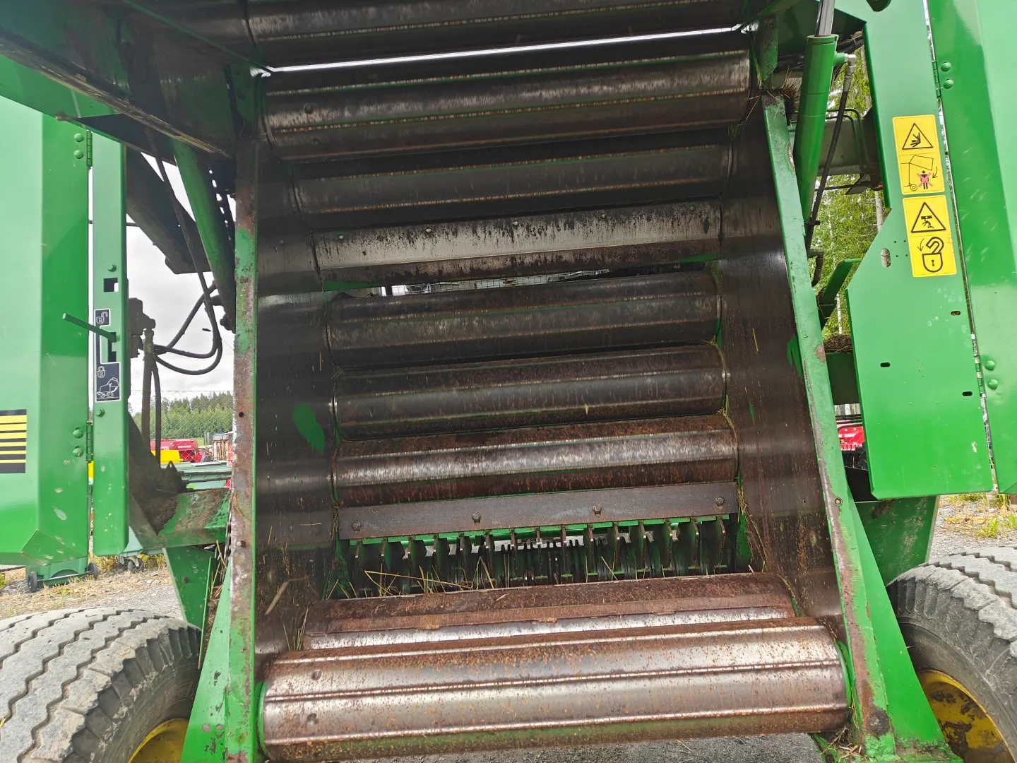 John Deere 575 pyöröpaalain / Katso video!