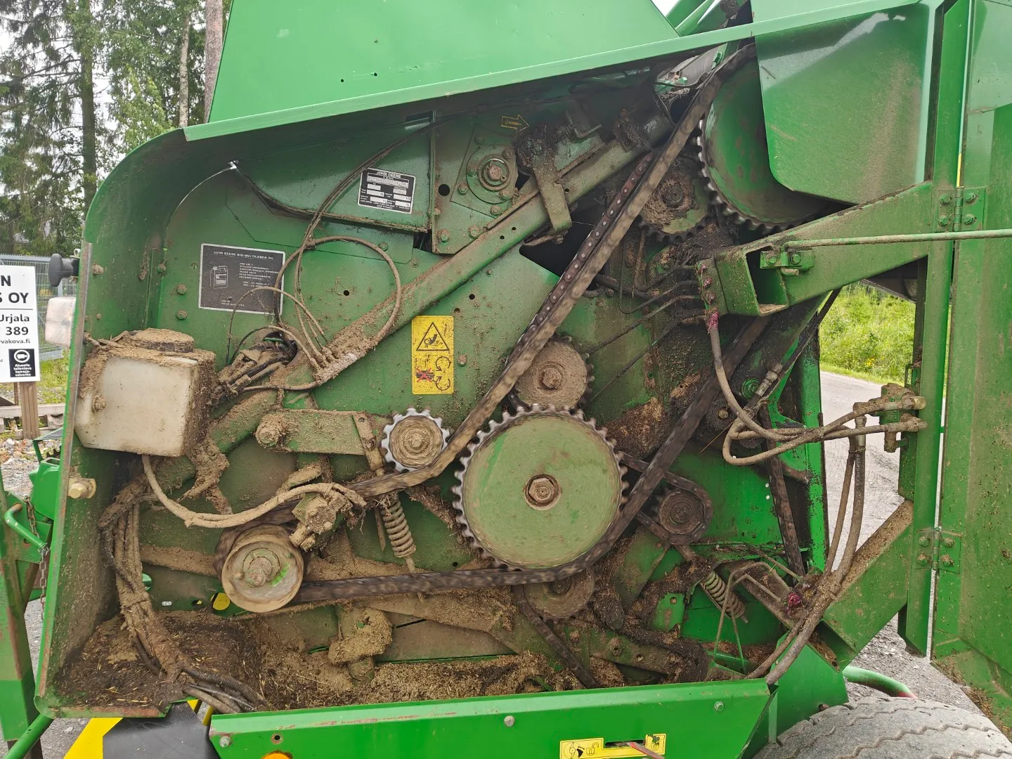 John Deere 575 pyöröpaalain / Katso video!