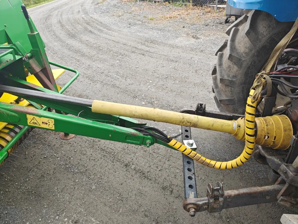 John Deere 575 pyöröpaalain / Katso video!