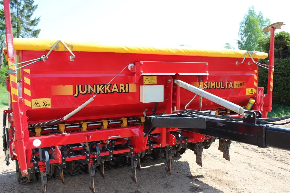 Simulta-Junkkari 3000T - Siisti! / Heinänsiemenlaite ja kiekkovantaat takana