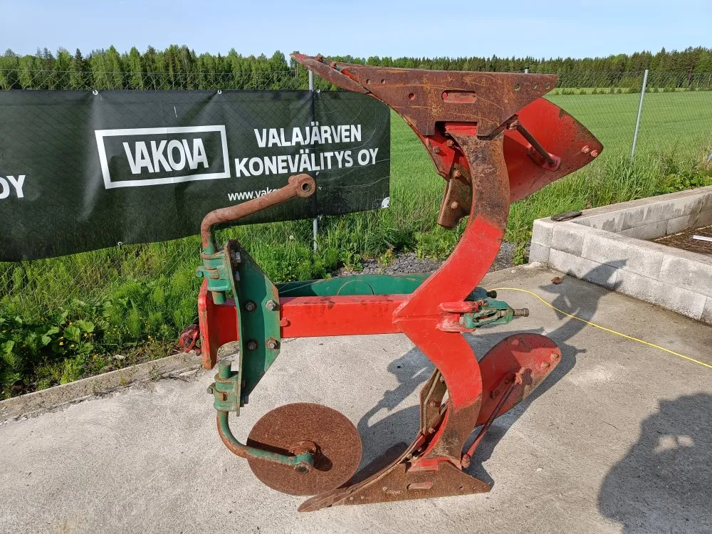 Kverneland E8 paluuauran siipipari / 16 tuumainen