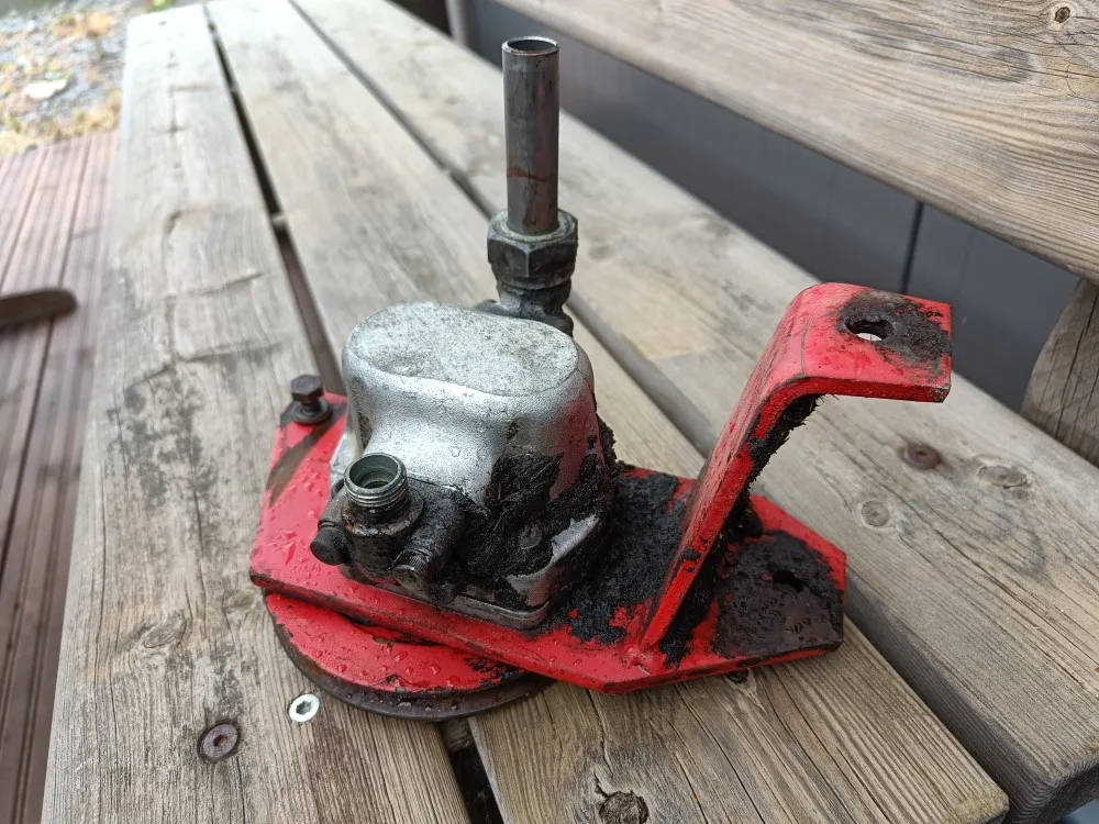 Sampo 410 leikkuupuimurin / hydrauliikkapumppu