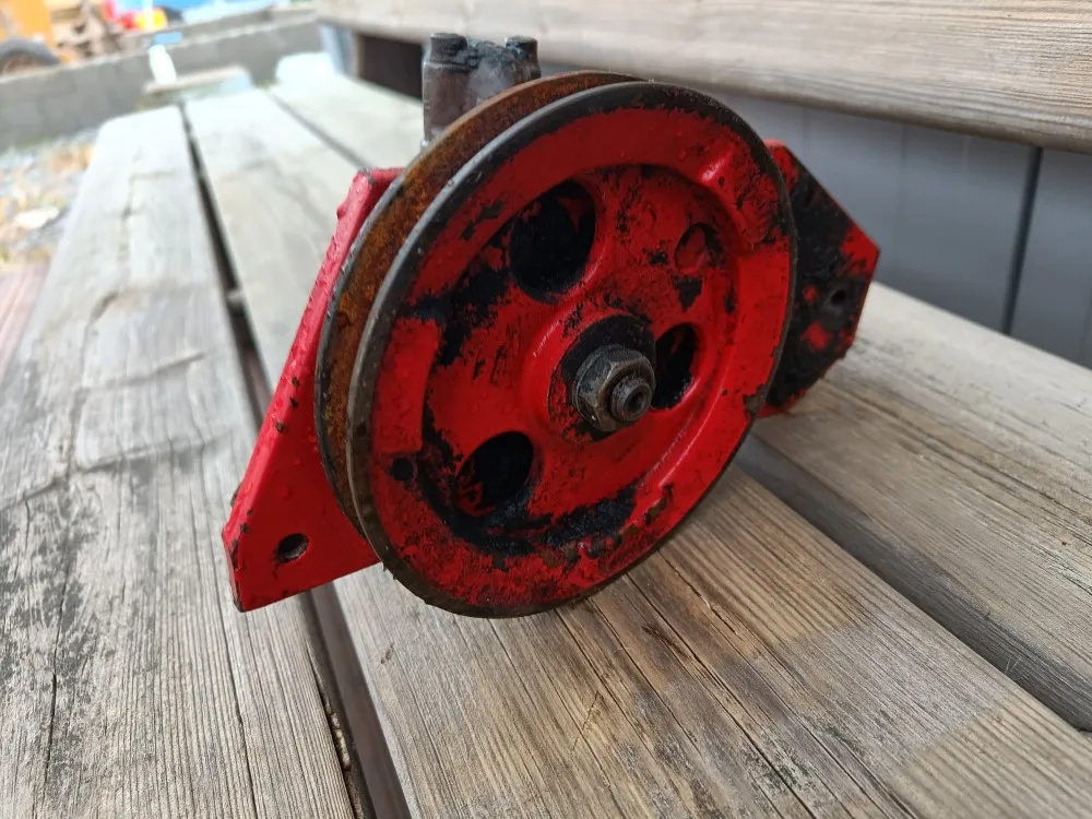 Sampo 410 leikkuupuimurin / hydrauliikkapumppu