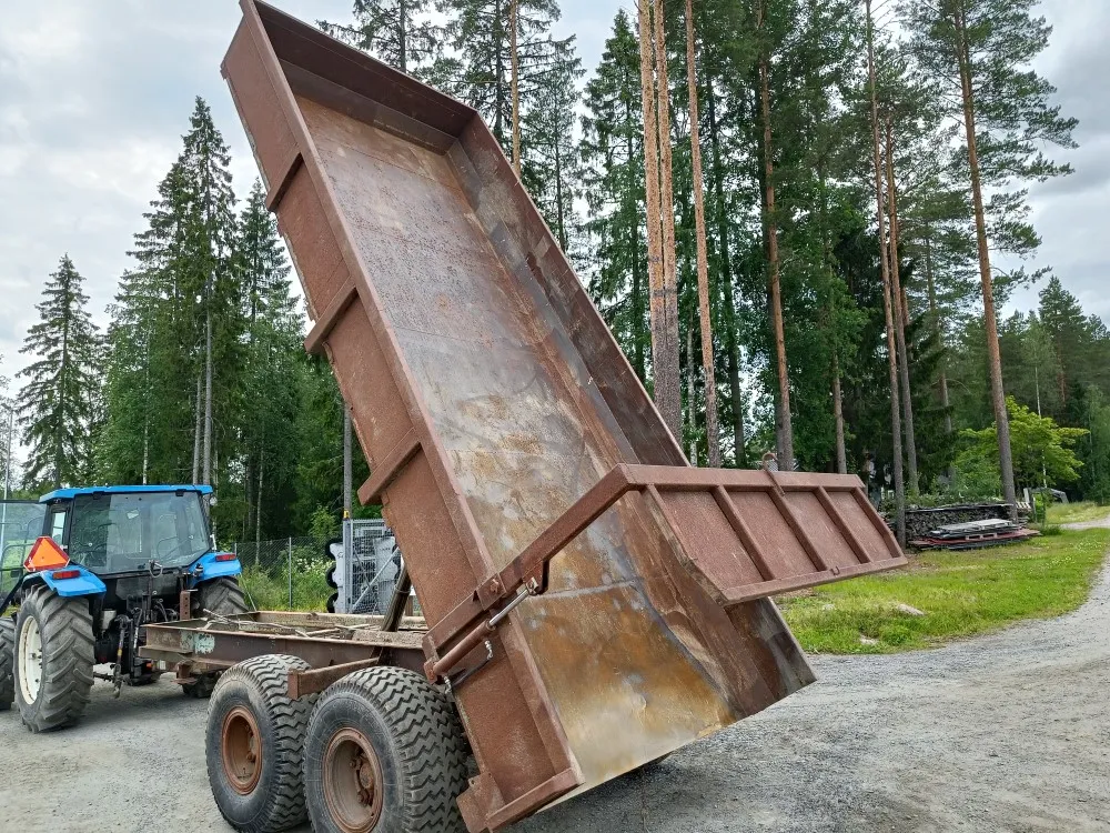 Maansiirtokärry 2-akselinen / Hydraulisella takalaidalla, katso video!