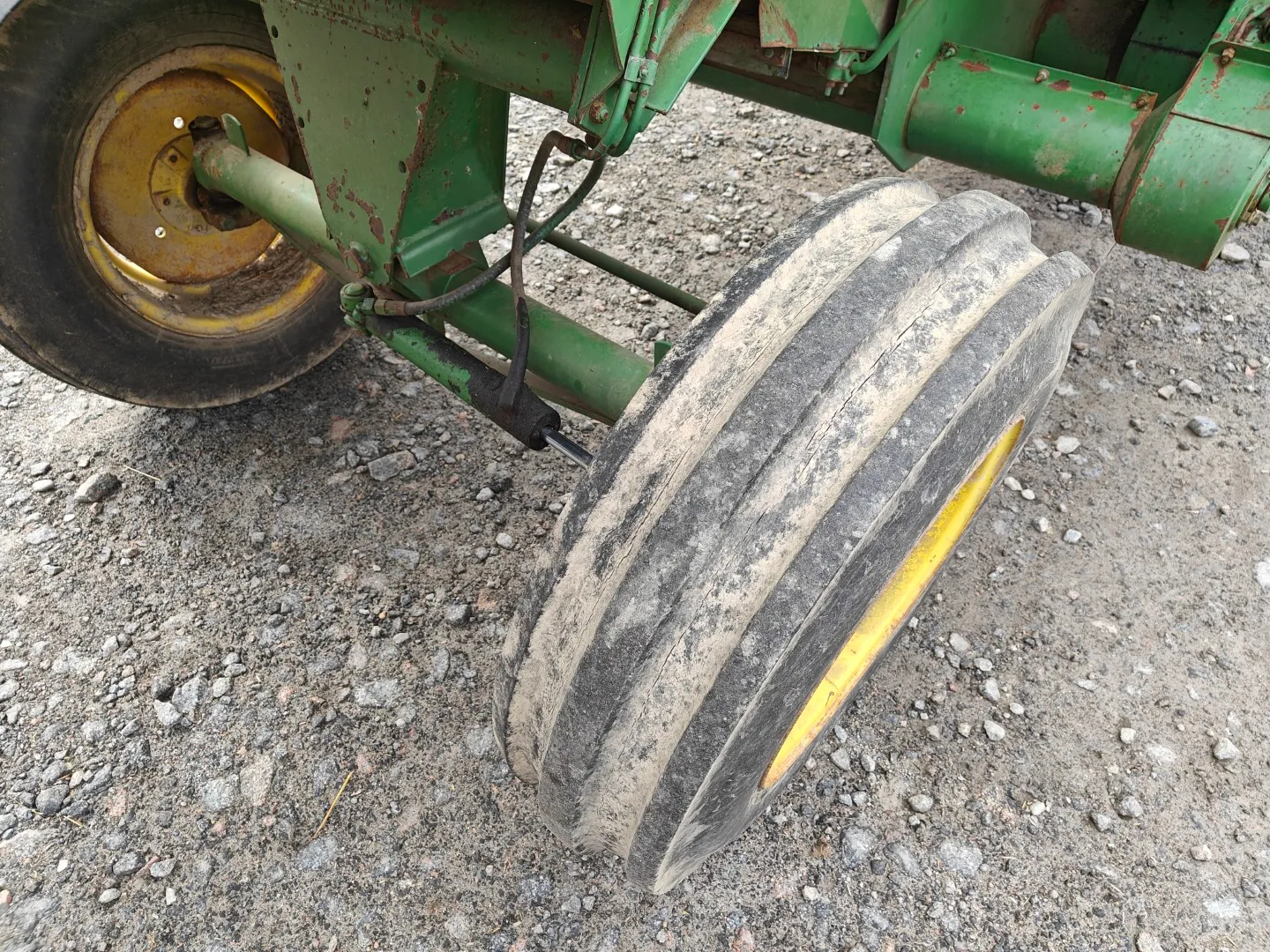 John Deere 925 leikkuupuimuri / Hytitön