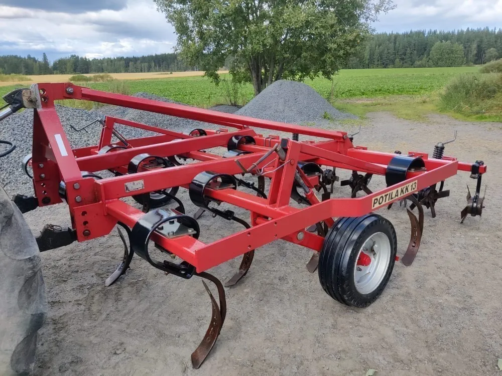 Kultivaattori Potila KK13 / Mikseri perässä, mukaan hanhenjalkaterät