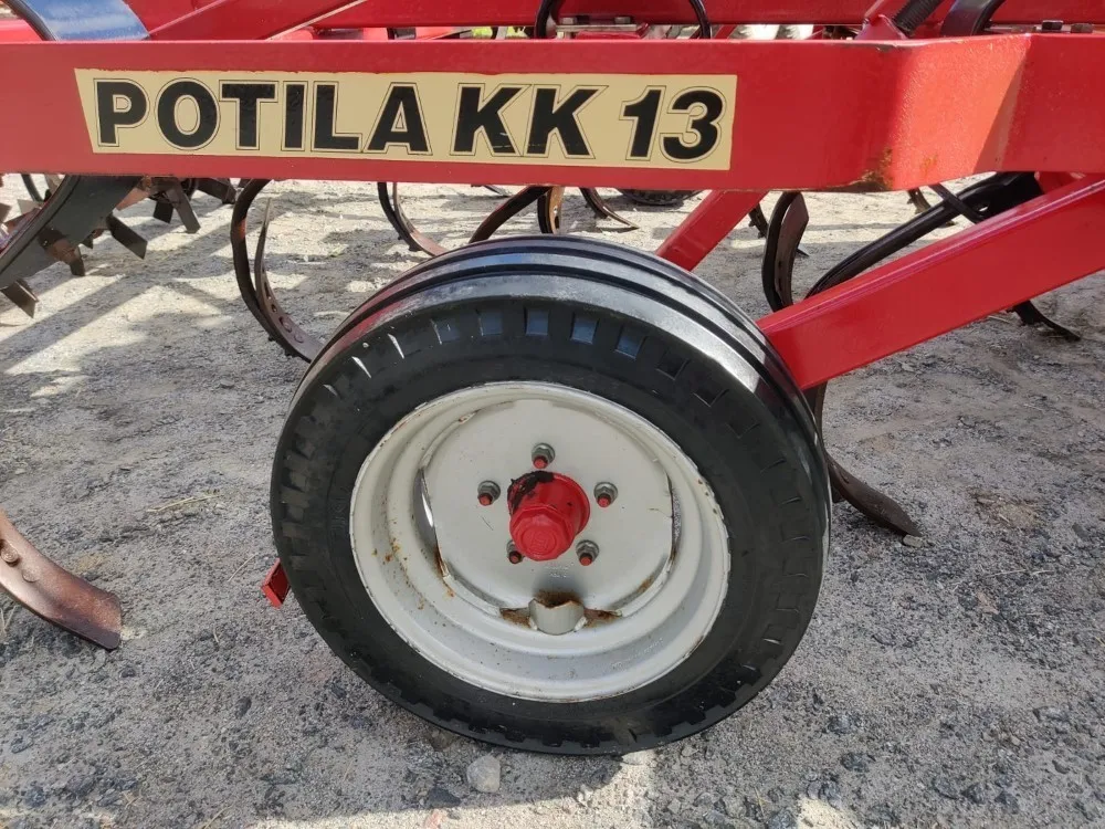 Kultivaattori Potila KK13 / Mikseri perässä, mukaan hanhenjalkaterät