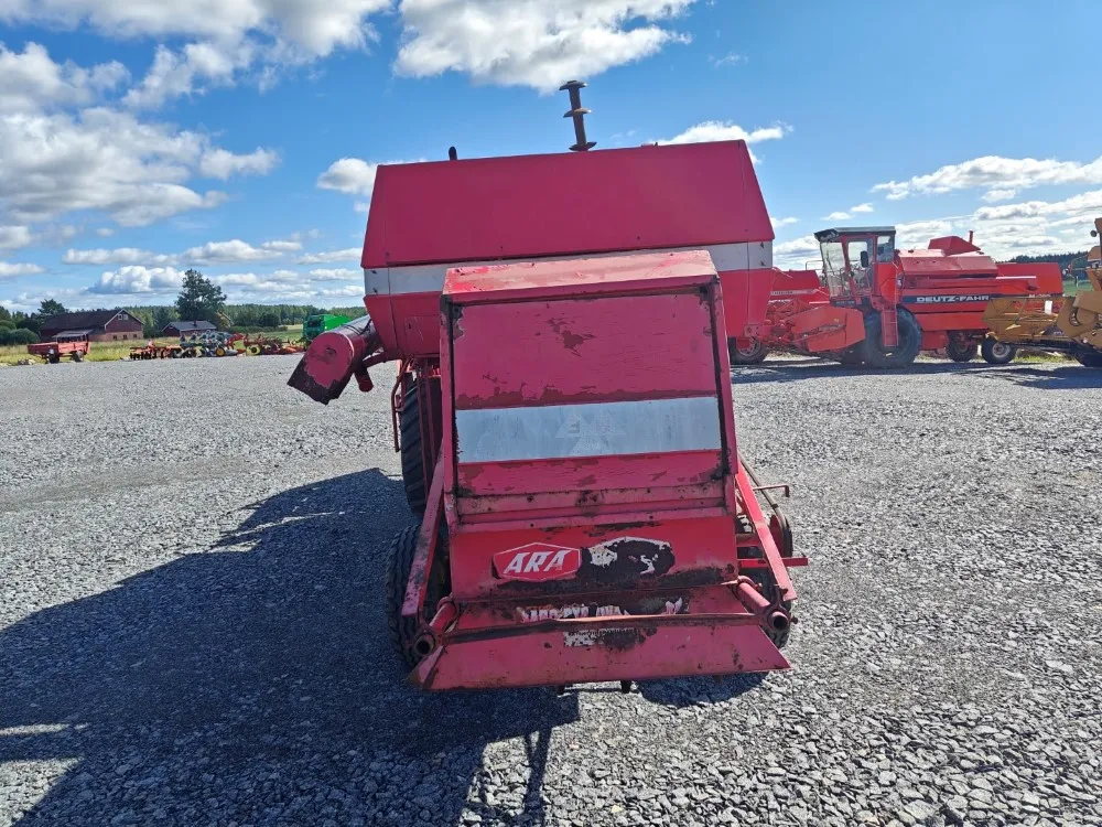 Leikkuupuimuri Massey Ferguson 187 / Katso video!