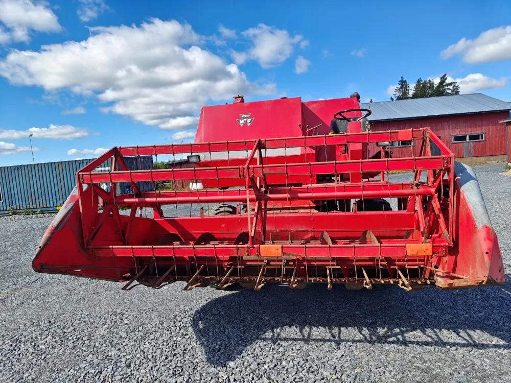 Leikkuupuimuri Massey Ferguson 187 / Katso video!