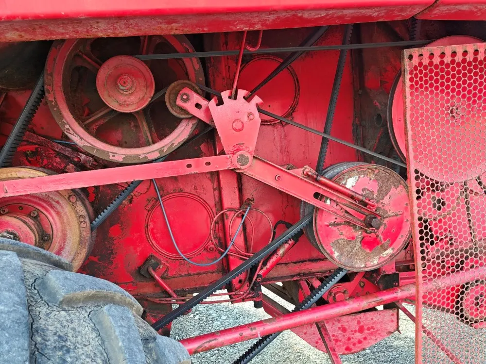 Leikkuupuimuri Massey Ferguson 187 / Katso video!