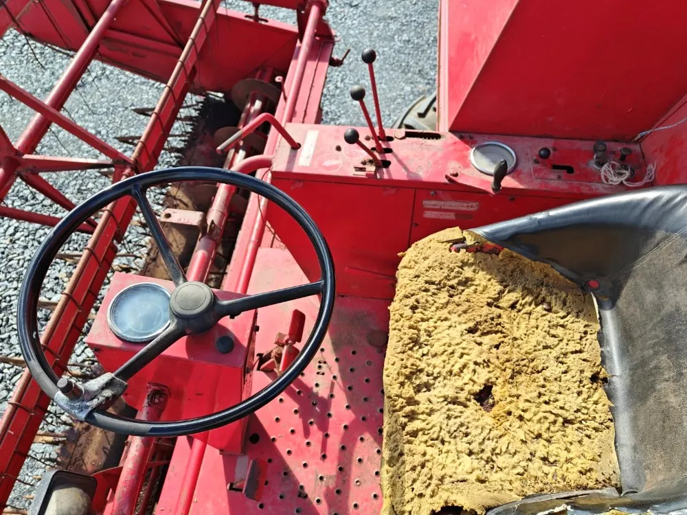 Leikkuupuimuri Massey Ferguson 187 / Katso video!