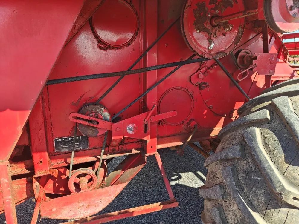 Leikkuupuimuri Massey Ferguson 187 / Katso video!