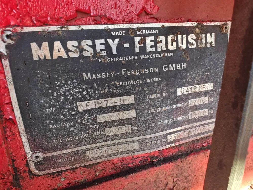 Leikkuupuimuri Massey Ferguson 187 / Katso video!