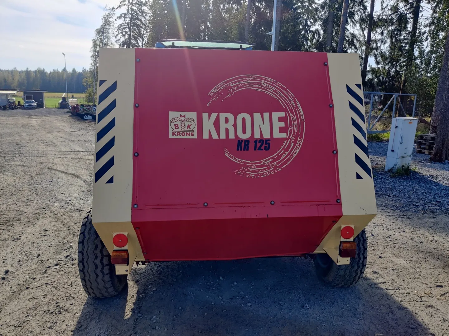 Krone KR125 pyöröpaalain / Katso video!