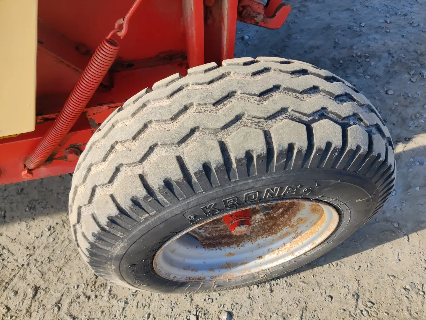 Krone KR125 pyöröpaalain / Katso video!