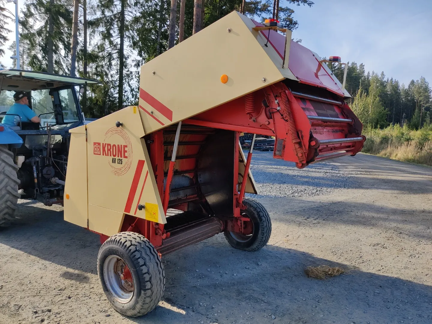 Krone KR125 pyöröpaalain / Katso video!